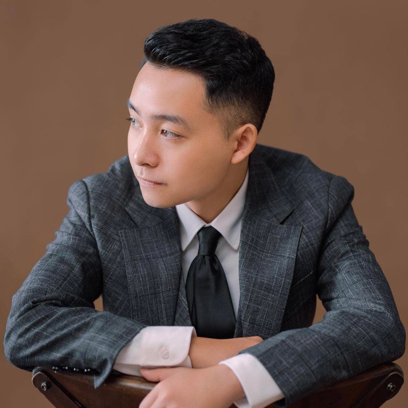 Ảnh chân dung Sơn Hoàng